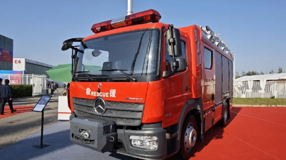奔驰卡车如何为消防底盘提供全场景解决方案