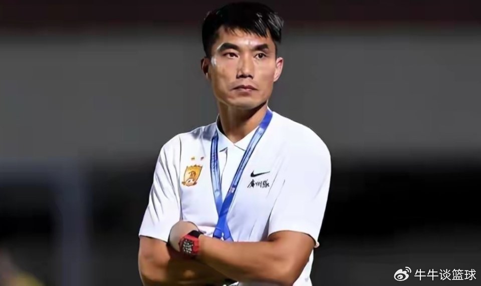 任人唯亲！郑智刚上任就签下两名山东泰山替补，球迷：帮前队友找工作