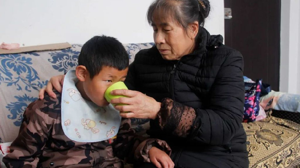 云南女子孕期羊水过少，孩子早产出生不足巴掌大，三年后等来悲剧云南孙子羊水新浪新闻 5946