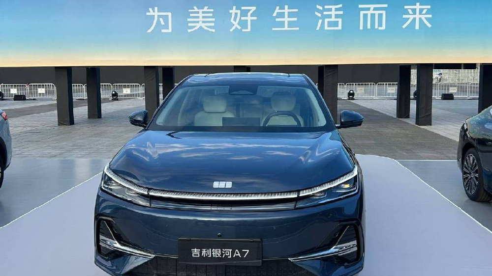 吉利银河A7超值上市，8.18万起锁定年度爆款？