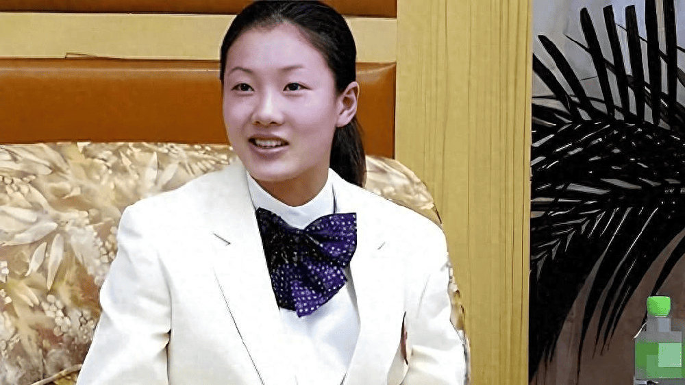 伏明霞做梦也没想到，和梁锦松生的23岁大女儿，已经开始为她争光了