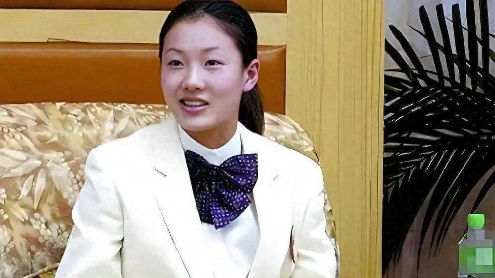 伏明霞做梦也没想到，与梁锦松生的23岁大女儿，已经开始为她争光了