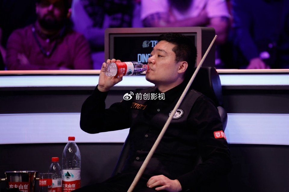 惨遭6连鞭！丁俊晖2-6被逆转无缘英锦赛四强，对阵世界第一4连败