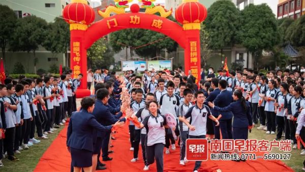 早新闻丨一家长接孩子放学未戴口罩,30多人被感染休闲区蓝鸢梦想 - Www.slyday.coM 早新闻丨一家长接孩子放学未戴口罩,30多人被感染休闲区蓝鸢梦想 - Www.slyday.coM