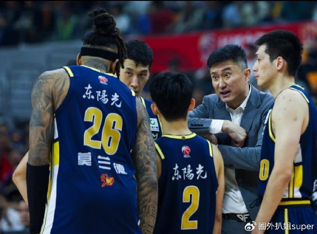 E类合同到期！广东原队长难退役，朱芳雨不放人，场均7.4分也好用