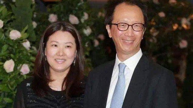 伏明霞不顾家人反对，嫁给了百亿富豪，如今她47岁，丈夫却已73岁