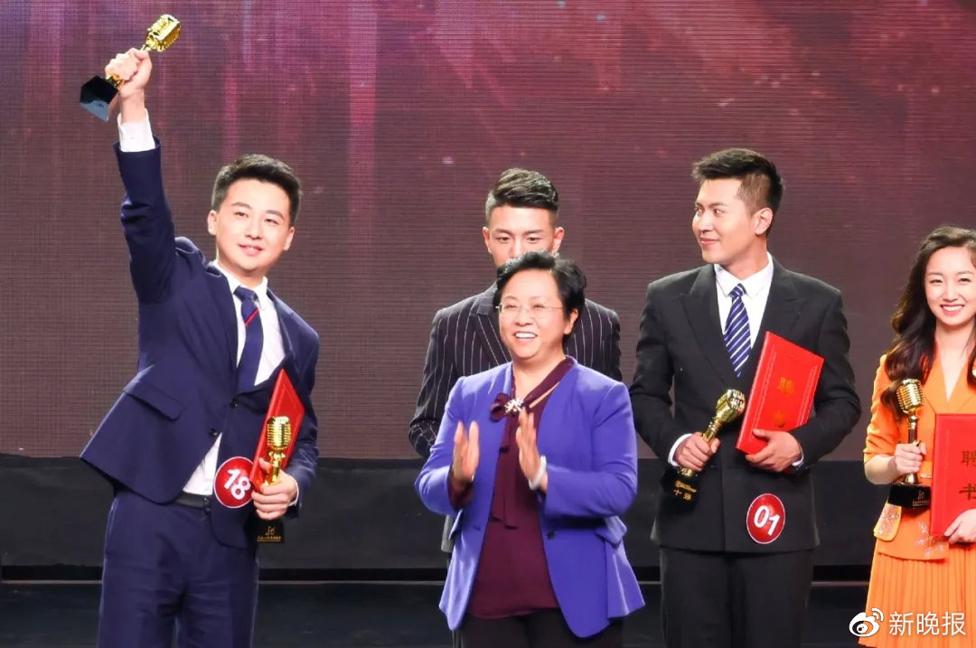 2020央视主持人大赛_2020艺术节丨华南师大附中第十五届“金话筒”主持