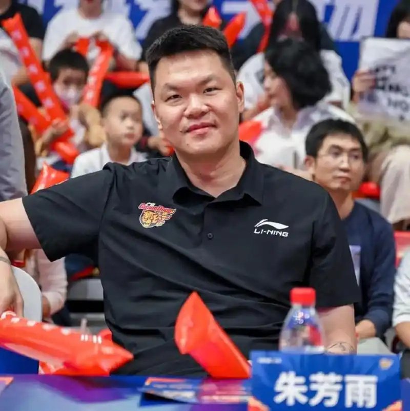 成绩不佳，朱芳雨卸任？广东新经理或锁定，42岁，人脉广，易建联好友