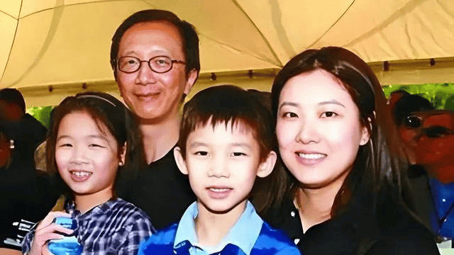 三位奥运冠军嫁给了“老头”，为啥伏明霞被骂最惨？原因无非三点