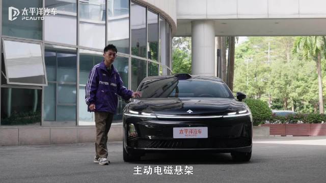 五座秒变大四座行政轿车 体验充满创意的昊铂A800