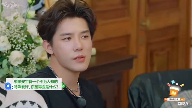 歪没歪不知道，肯定憋着坏