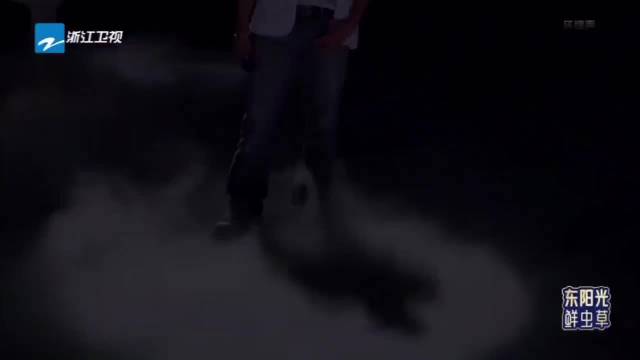 陶喆天赐舞台献唱爱我还是他，R&B唱腔极致演绎