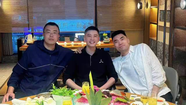 CBA独一档饭局！杨鸣社媒送别韩德君李晓旭 王朝正式落幕 ｜议起复盘