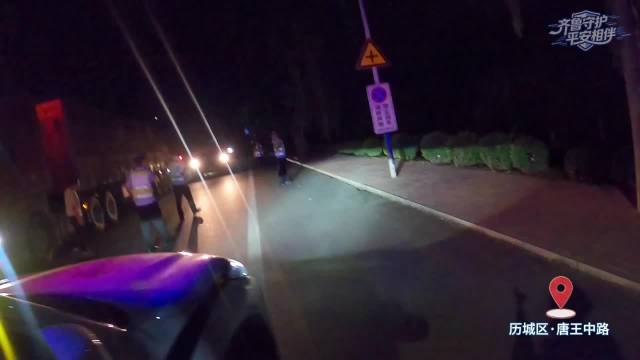 济南交警查扣7辆违法大货车，其中一车辆总重竟超过160吨