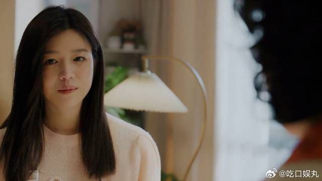 美女自己赚钱，被男友母亲认为靠儿子养，美女回应霸气