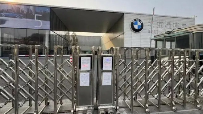 倒闭的4S店，填坑的消费者，行业转型之下，我们买车该如何避坑？