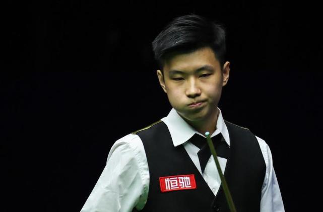 中国名将3-2、4-3绝杀前世界第一,赵心童9-10惜败,无缘世锦赛 中国名将3-2、4-3绝杀前世界第一,赵心童9-10惜败,无缘世锦赛