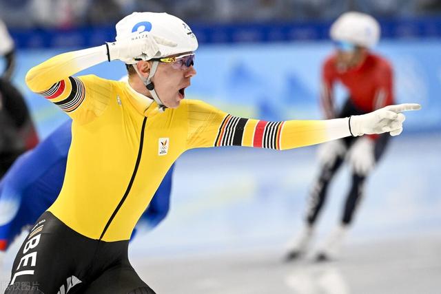 羽生结弦抱着冰墩墩,谁抱着羽生结弦?休闲区蓝鸢梦想 - Www.slyday.coM 羽生结弦抱着冰墩墩,谁抱着羽生结弦?休闲区蓝鸢梦想 - Www.slyday.coM