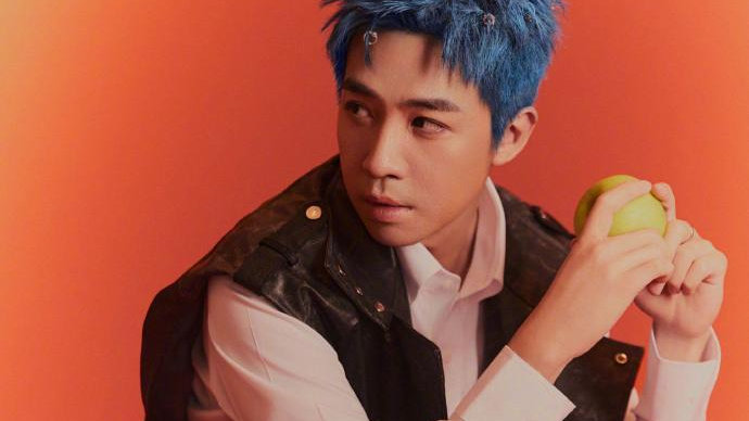 俞灏明陪王晓晨庆生，烧伤疤痕抢镜！这细节暴露两人关系不一般