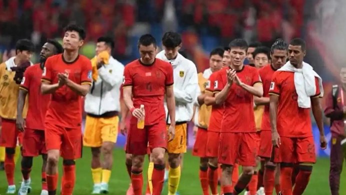 官宣，无缘比赛2人曝光，1中场+1前锋，对阵印尼23人名单曝光