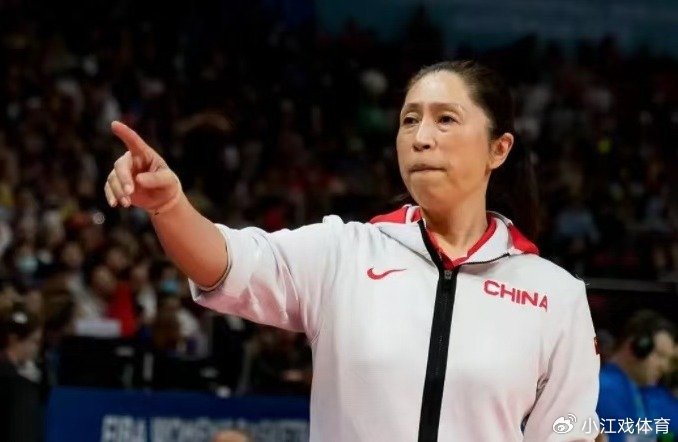 坚守女篮15年，官宣卸任，郑薇下家3选1，回归篮协冷门