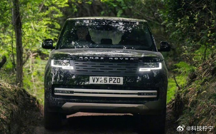 揽胜纯电版搭载118度电池，双腔空悬技术定义豪华新标准