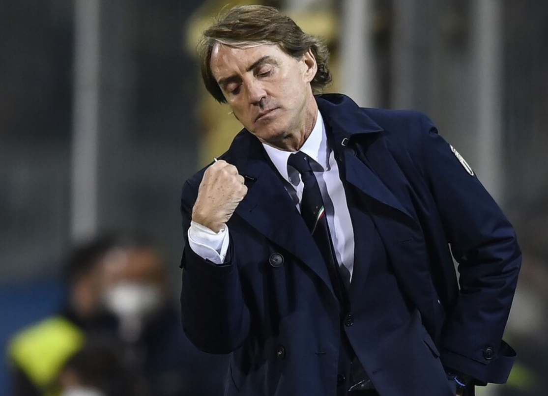 毁灭性打击！曼奇尼缔造队史耻辱纪录，球迷：意大利比国足更惨