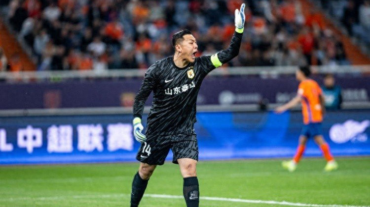 王大雷太能装 学C罗扔队长袖标被球迷怒斥 于金永该上位了