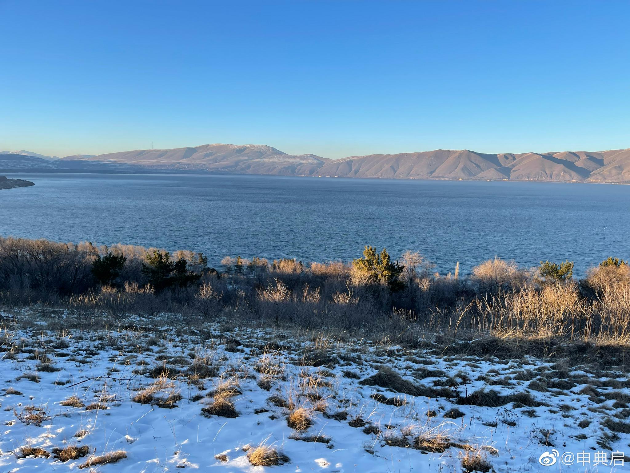亚美尼亚的赛凡湖，两个<a href=