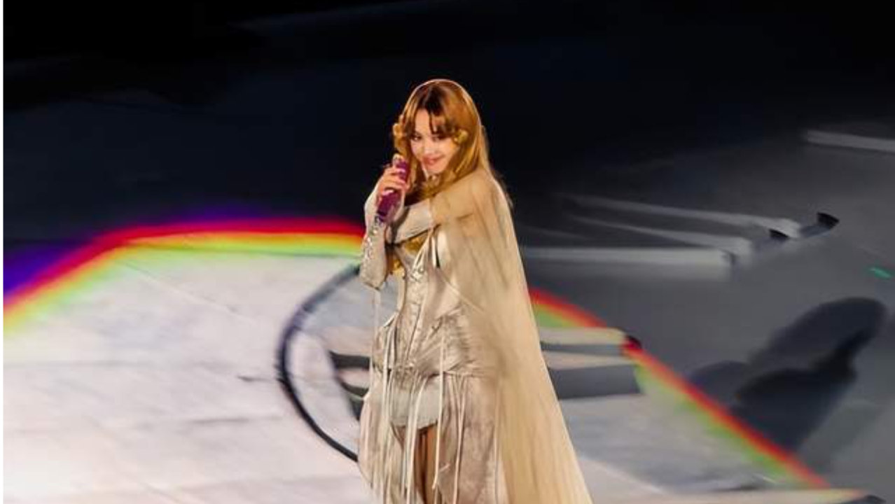 蔡依林演唱会出意外，她因道具故障差点被甩出去，现场视频曝光