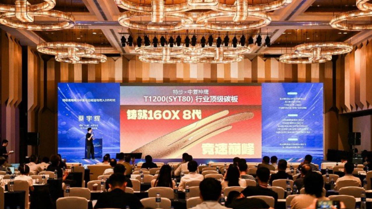 国产T1200碳板跑鞋来了！特步透露新品即将搭载