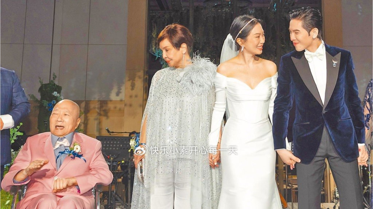 萧敬腾岳父林光宁追思会，现场布置白色花海，亲属将穿白衣送别