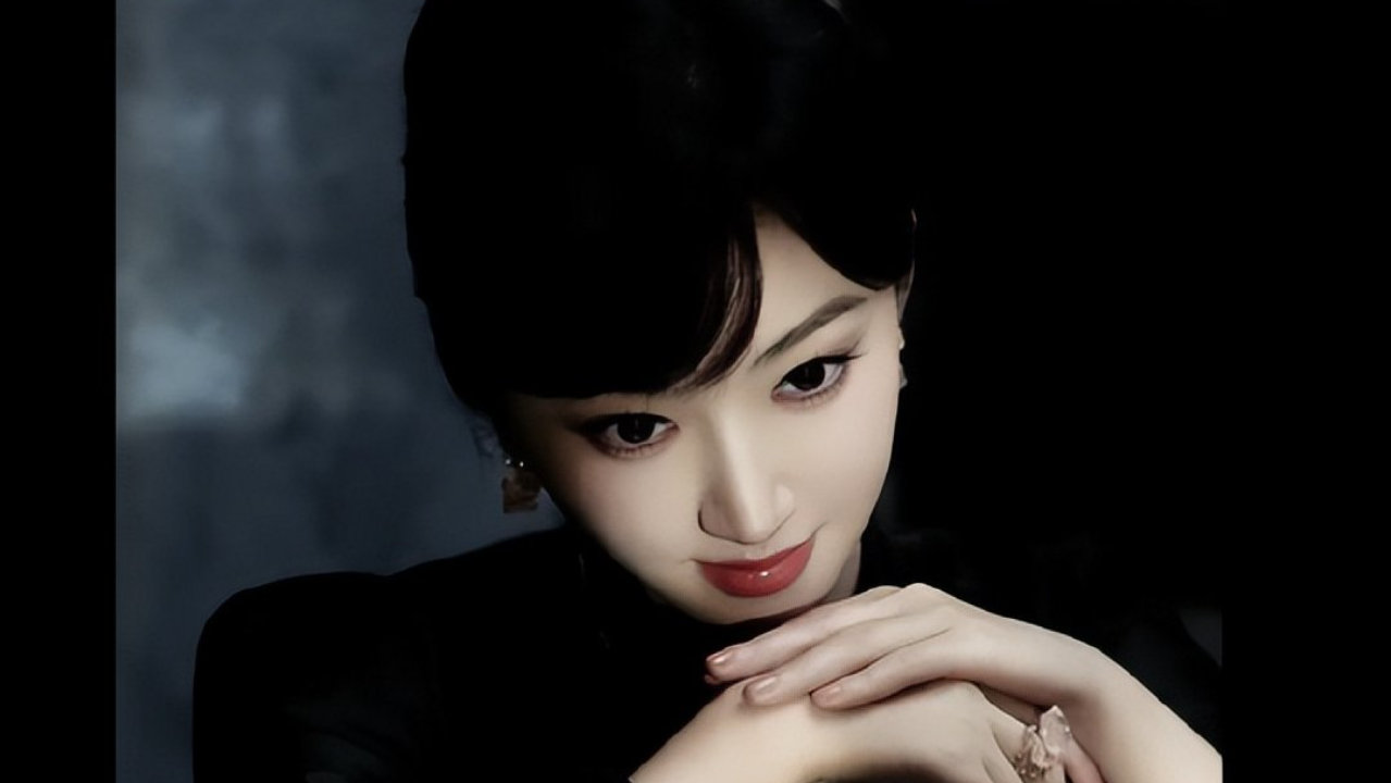 景甜黑色旗袍亮相，绽放东方女性魅力，高冷范十足！