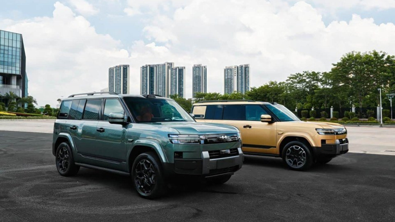 月销2.4万辆，钛7把谁“锅”端了？坦克300？这款车才是最大苦主