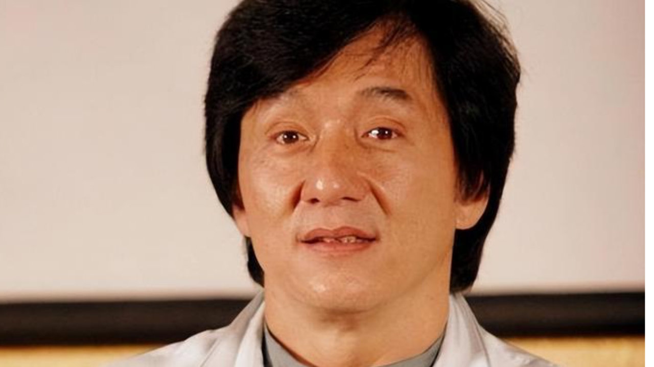 71岁成龙被传去世后，一个细节引出真相，令人担心的事还是发生了