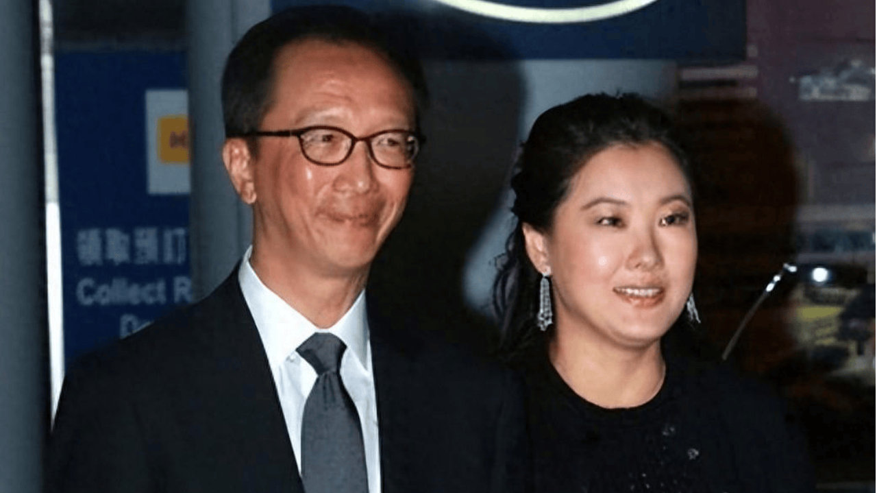 恩爱23年难敌残酷现实！73岁梁锦松衰老憔悴，47岁伏明霞仍美艳动人