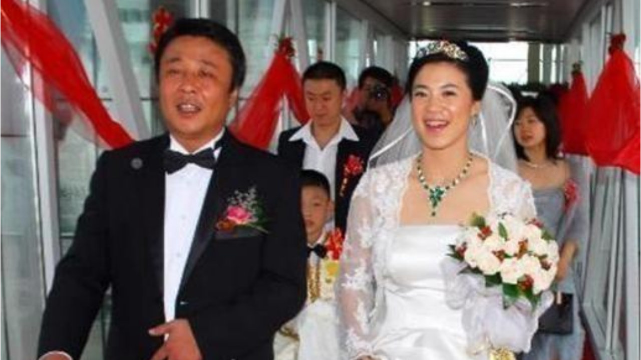 王楠“下嫁”风波再起，冠军教练竟是生意人？背后金主浮出水面