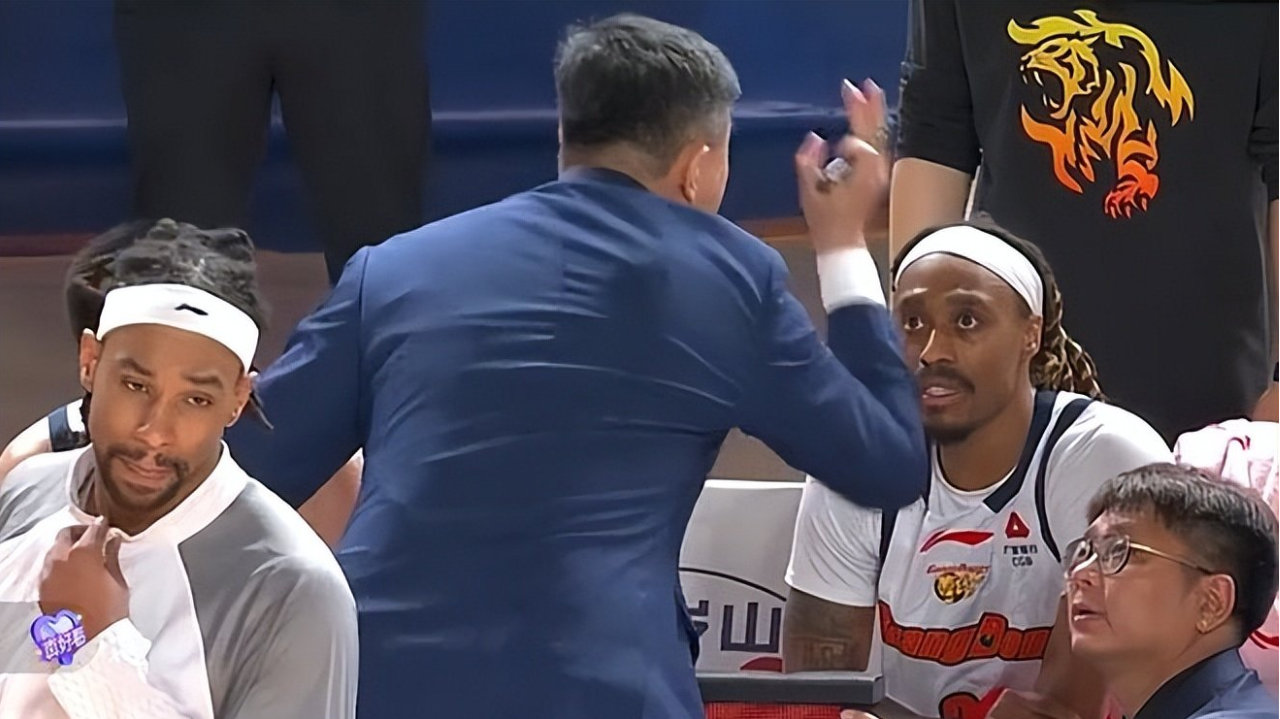 破案了！广东队为何遭新疆逆转？杜锋赛后暗批4人，道出输球原因