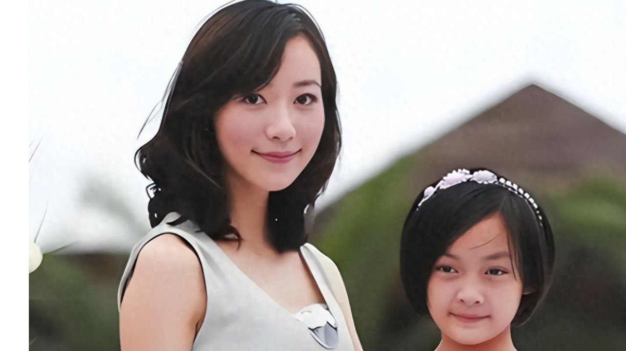 14岁女儿钢琴表演，韩雪陪同现身，状态绝佳！