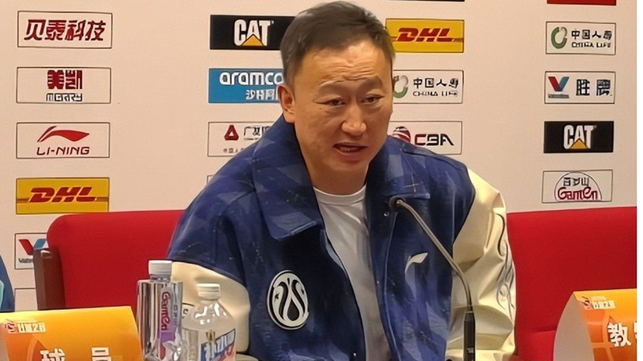 至于吗？没执行犯规就得被劈头盖脸臭骂，粤迷都看不下去：没教养