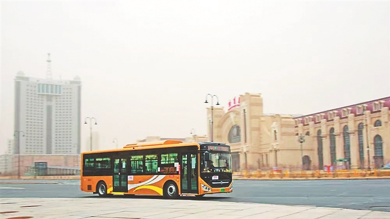 哈尔滨公交跑出“绿色科技范”