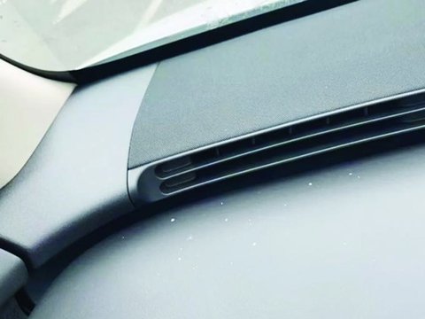 蔚来萤火虫车主：使用空调时“喷粉”