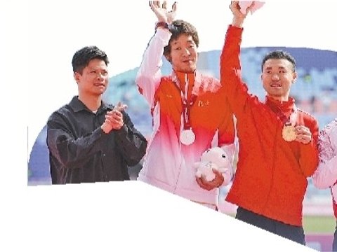 苏炳添颁奖    体育精神薪火相传