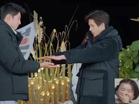 笑死我了 大家都知道 棍哥平时闹腾 但是不吱声肯定是真疼 哈哈哈哈哈