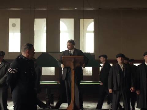 “盘点英剧中那些神级开幕”