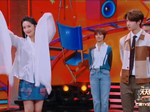 哈哈，一博害羞了