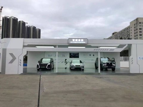 比亚迪秀智能：自动泊车20秒级一把过，闹市智驾堪比老司机