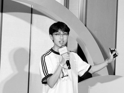 18岁高中生制作校园综艺吸粉百万