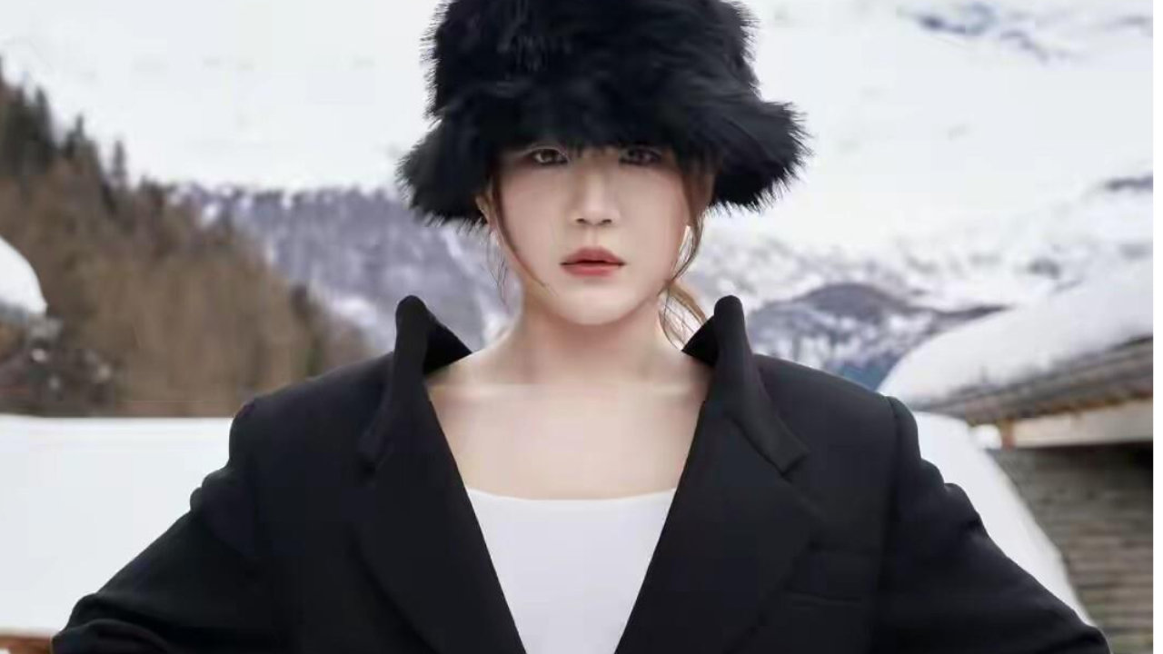 30岁陈梦现身米兰，状态大方自信，一身粉白滑雪服出镜