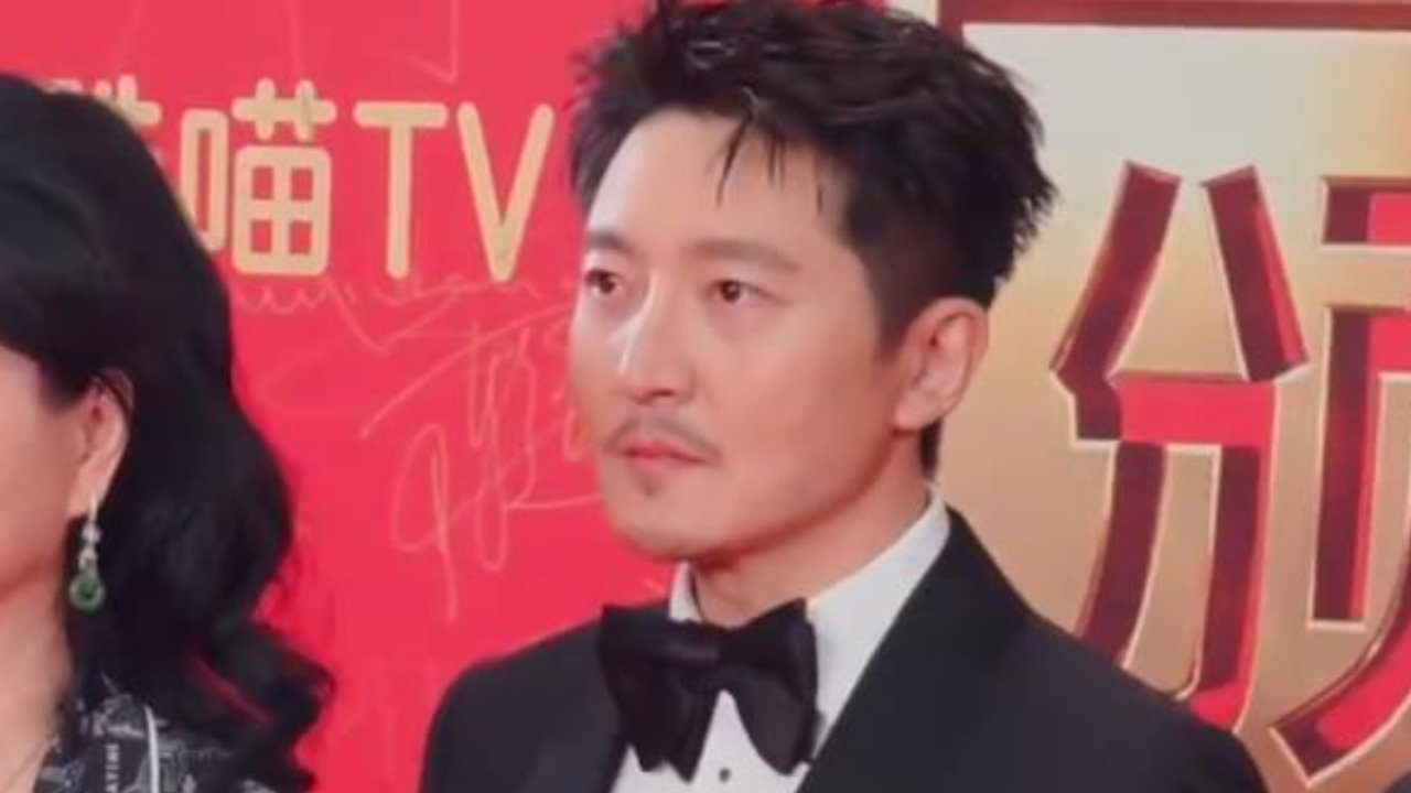郭京飞被主持人问“是怎么瘦下来的这么帅”，直接回应“戒酒”